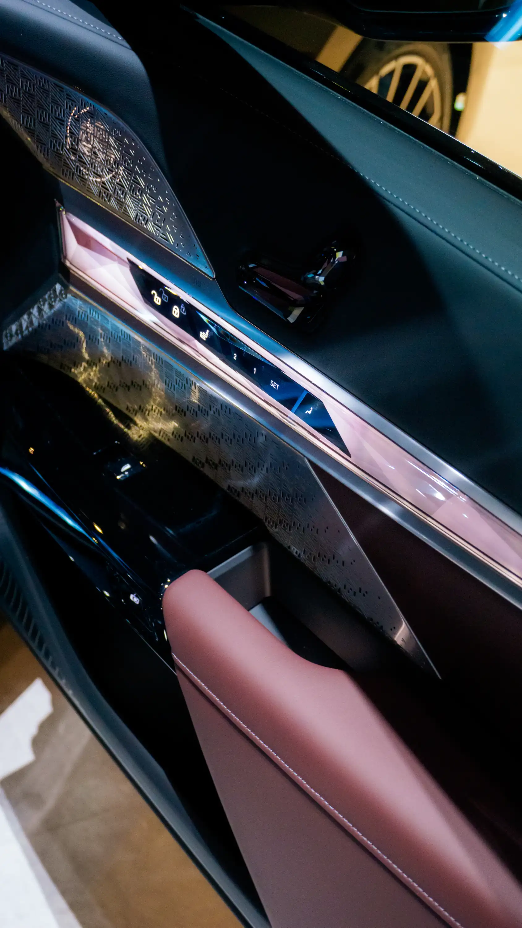 BMW 750e xDrive Interior